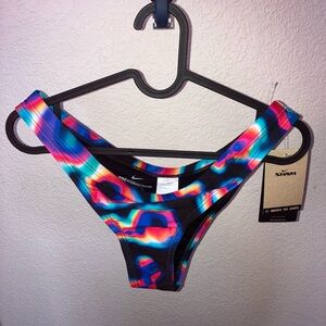 NWT women’s swim Nike Hydrostrong bottoms size XL multicolor with drawstring
